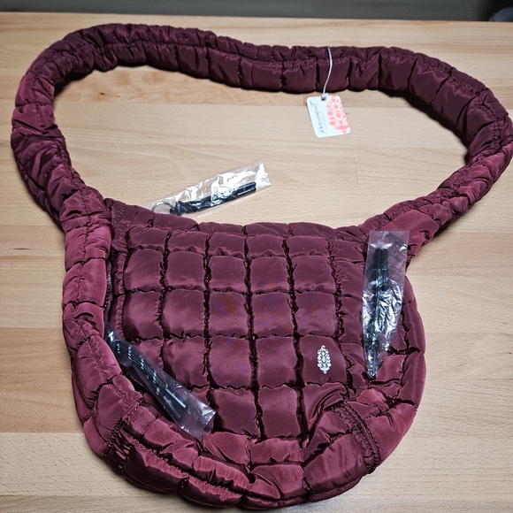 NWT FP Movement Quilted Small Carryall Sling Bag Mahogany Wine - Picture 2 of 7